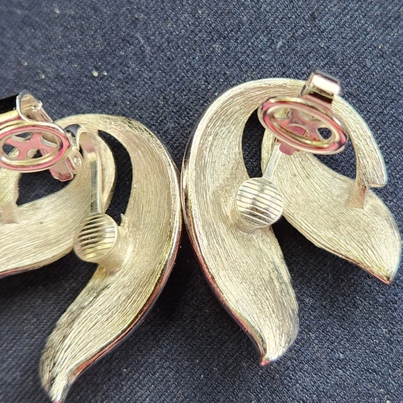 Crown Trifari Silver Clip-on Earrings - Picture 8 of 10